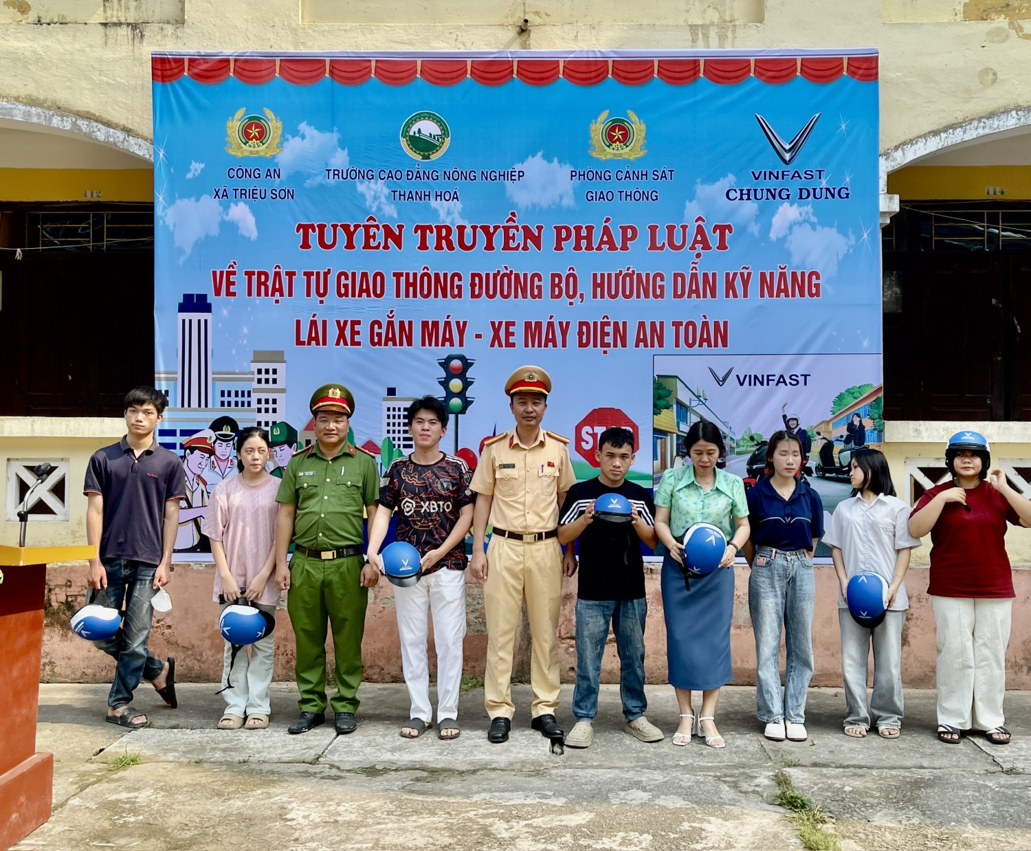 TẬP THỂ